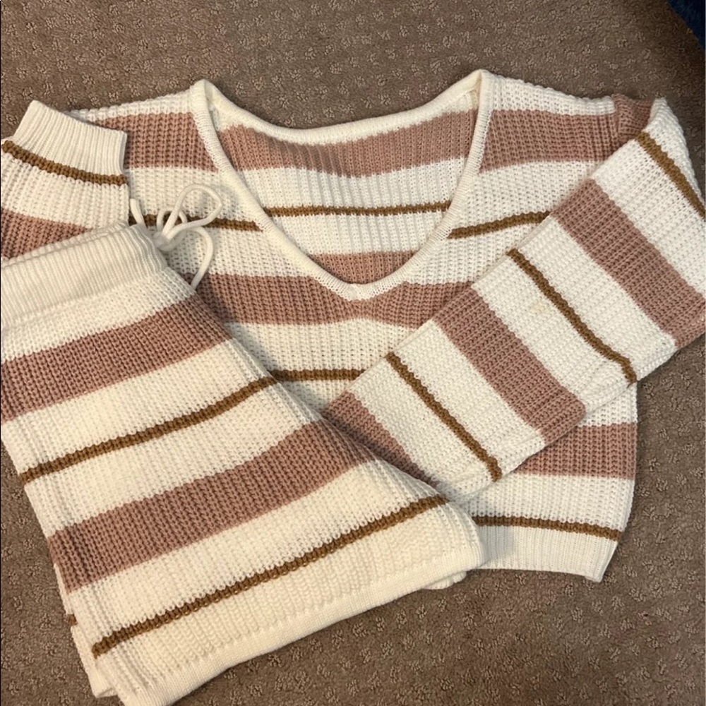 SOLD Comfy 2 Piece Sweater/Shorts Set